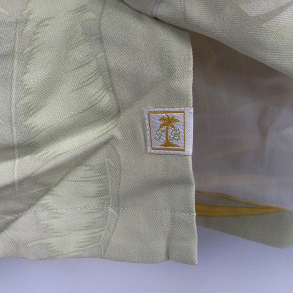 Tommy Bahama Camp Shirt Size Large Short Sleeve - Picture 7 of 7